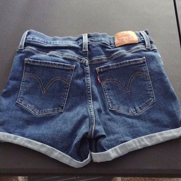 Levi's mid length shorts - Picture 4 of 5